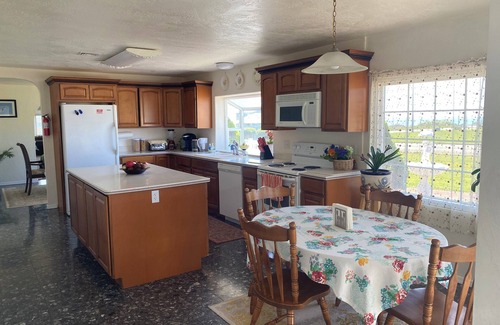 Crescent City Casa | Crystal Palace! Steps to beach!