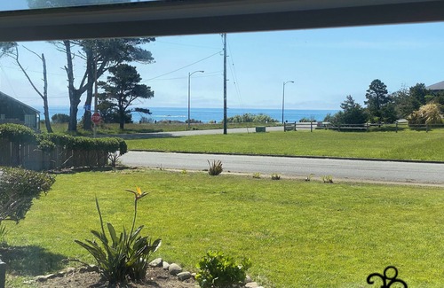 Crescent City Casa | Crystal Palace! Steps to beach!
