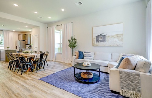 Montgomery Casa | Crystal River Retreat | Spacious home in Montgomery with full kitchen and yard