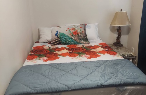 Newark Casa | Crystal Room