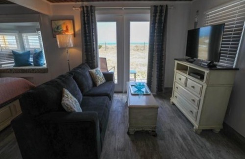 Kure Beach Casa | Crystal Shores Unit 4 - Ocean Front Unit with views of the sand dunes and ocean! steps away from beach! villa