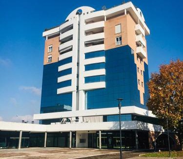 Treviolo Apartamento | Crystal Tower M&M