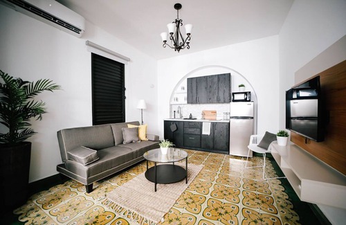 Sagrado Corazon Apartamento | CS2- Stunning Historical with King Bed, High Ceilings & Open Spaces