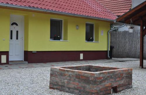 Csongrad Apartamento | CSONGRÁDI VENDÉGVÁRÓ Apartmanok, Szarka ház