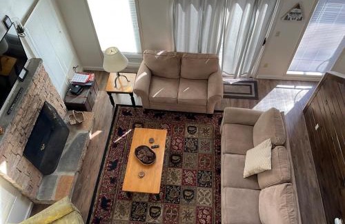 Chalet Village Chalet De Esquí | Cub Way-Cozy 1 bedroom with sleeping loft