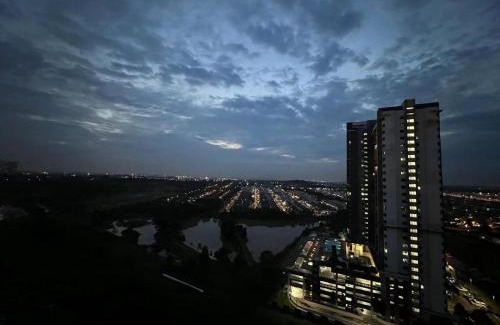 Taman Setia Indah Apartamento | Cube8Teens