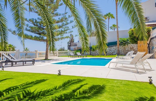 Benalmadena Costa Villa | Cubo's Beach Front Villa Benalmadena / cerca de playa / piscina privada / aire acondicionado