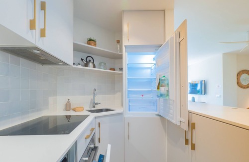 Cabopino Apartamento | Cubo's Estudio Cabopino Port & Parking / cerca de playa / wifi gratis / piscina comunitaria
