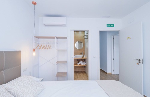 Torre de Benagalbon Cama Y Desayuno | Cubo's Hostal William's Sunny 3 with Breakfast / wifi gratis / aire acondicionado