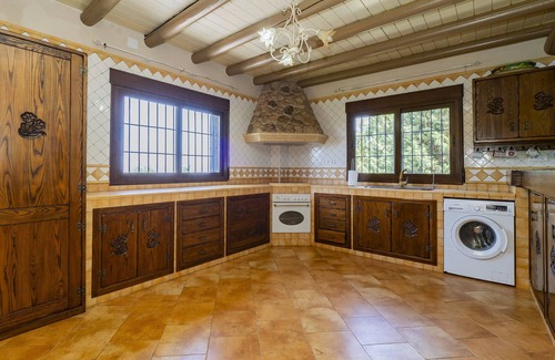 Alhaurin el Grande Villa | Cubo's Whitestone Villa Family Fun / aire acondicionado / ideal para niños / wifi gratis