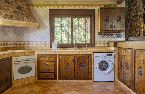 Alhaurin el Grande Villa | Cubo's Whitestone Villa Family Fun / aire acondicionado / ideal para niños / wifi gratis