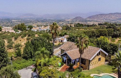 Alhaurin el Grande Villa | Cubo's Whitestone Villa Family Fun / aire acondicionado / ideal para niños / wifi gratis