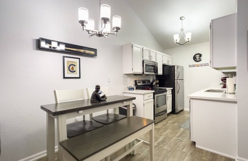 Mesa Grande Casa | Modern Townhome- Amazing location Tempe/Mesa one block to Cubs Spring Training!