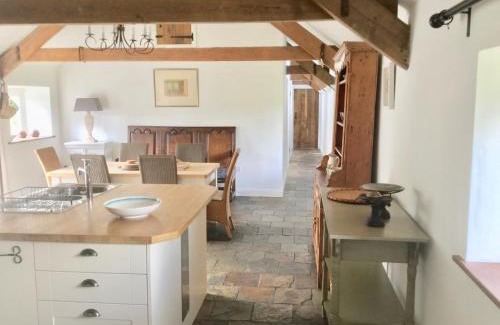Llandovery Casa | Cuckoo Barn at Penygaer farm near the Brecon Beacons