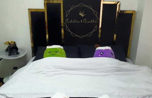 A. Bonifacio Hotel | Cuddle & Cradle Staycation at The Celandine