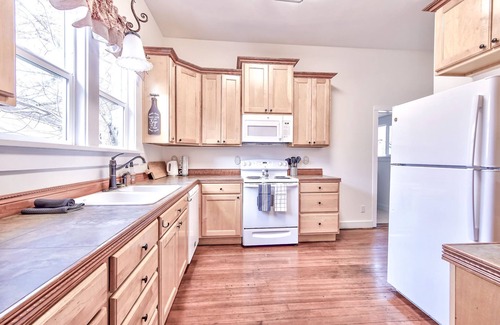 McMinnville Casa | Culinary + Wine Delights on Your Doorstep | Dog-Friendly House + Yard