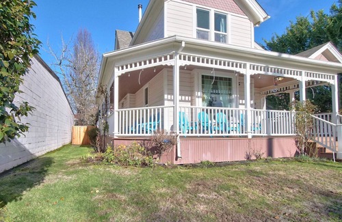 McMinnville Casa | Culinary + Wine Delights on Your Doorstep | Dog-Friendly House + Yard