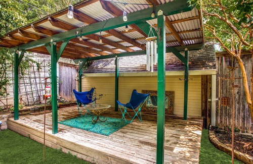 Fort Worth Cultural District Casa | Cultural district bungalow steps from Dickies arena