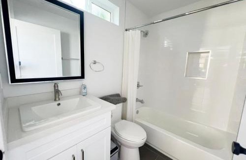 Los Angeles Casa | Culver Hideaway Private Room with Share Living Space D3