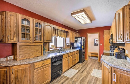 Cumberland Casa | 'Cumberland Retreat' w/ Lakefront Yard & Dock