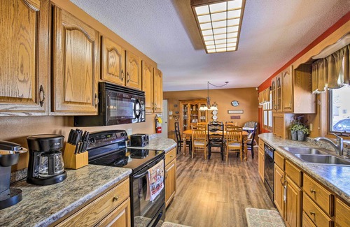 Cumberland Casa | 'Cumberland Retreat' w/ Lakefront Yard & Dock