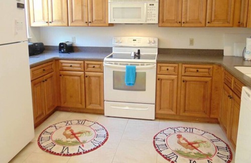 Demere Park Cabaña | Cummings Lane, Charming 2 BR, 2 BA cottage on SSI