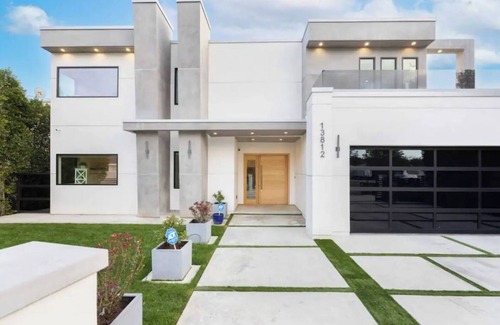 Sherman Oaks Villa | Cumpston Oasis - Modern 2-Story Estate with Pool, Spa and Waterfall