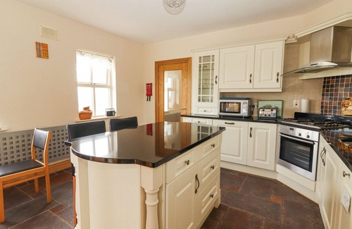 Fanore Cabaña | CÚNNA BÁN, family friendly, with open fire in Fanore, County Clare