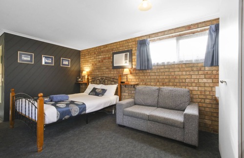 Lakes Entrance Hotel | Cunningham Shore Motel