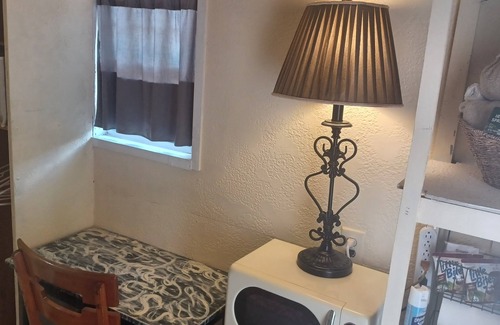 Westside Cabina | Cupcake Cabin Mini 1-bed 1 bath getaway in Jacksonville