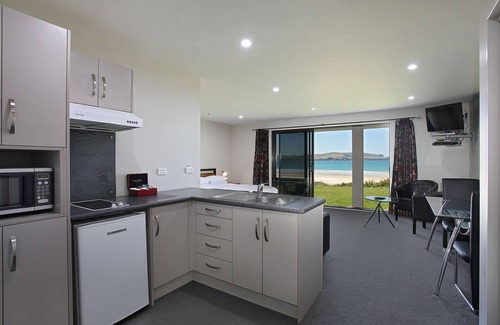 Curio Bay Casa | Curio Bay Salt House Motel