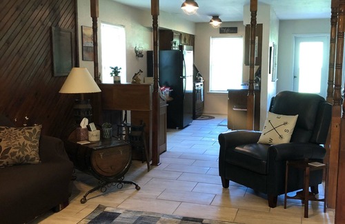 Kay County Casa | Curlee’s Cabin by Kaw Lake