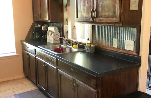 Kay County Casa | Curlee’s Cabin by Kaw Lake
