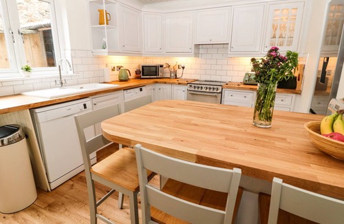 Berwick-upon-Tweed Cabaña | CURLEW COTTAGE, 2 FENKLE STREET, family friendly in Holy Island
