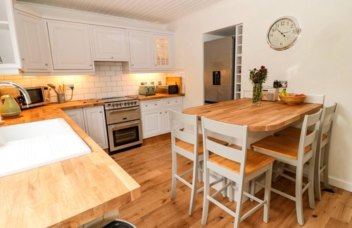 Berwick-upon-Tweed Cabaña | CURLEW COTTAGE, 2 FENKLE STREET, family friendly in Holy Island