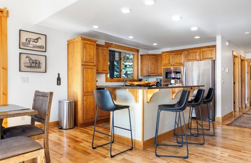 Big Sky Meadow Village Casa | Curley Bear Lodge | Big Sky Town Center