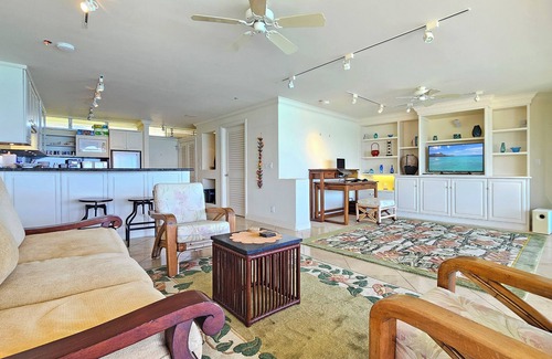 Diamond Head - Kapahulu - St. Louis Condominio | Current Photos are PRE Full Remodel - Condo Reopens Renovated December 1st 2025