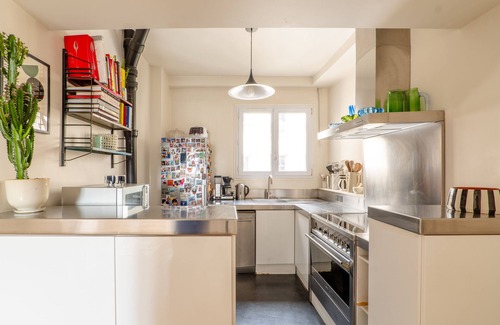 Saint-Vincent-de-Paul Apartamento | Curves & Colours, by Veeve