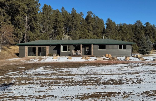 Custer Casa | Custer Gem! 6 Bedrms - Hot Tub, Steam Shower, AC, Fire Pit, 3 Sides Natl Forest