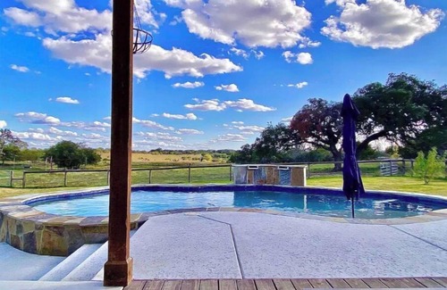Bandera Casa | Custom 3 bedroom ranch in beautiful hill country