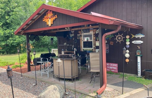 Moose Lake Casa | Custom built log home on 40 acres & in the woods! Snowmobile right from home!
