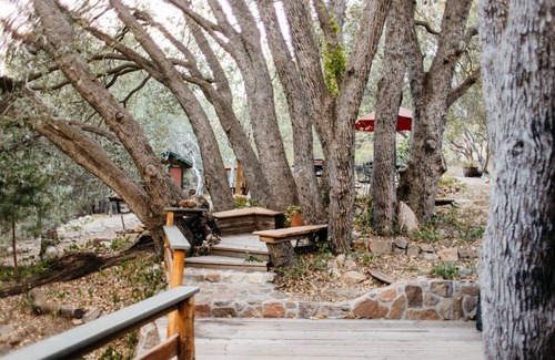 Pine Cove Chalet De Esquí | Custom Dodecahedral Cabin set amid a peaceful neighborhood in Idyllwild, CA.