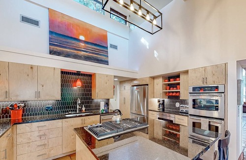 King City Casa | Custom, dog-friendly home with a private pool, pool spa, WiFi, & central A/C