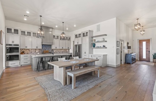 Guthrie Casa | Custom Farmhouse stay in Guthrie