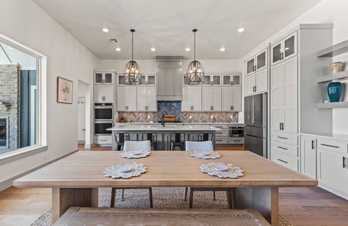 Guthrie Casa | Custom Farmhouse stay in Guthrie