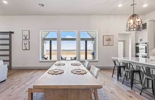 Guthrie Casa | Custom Farmhouse stay in Guthrie
