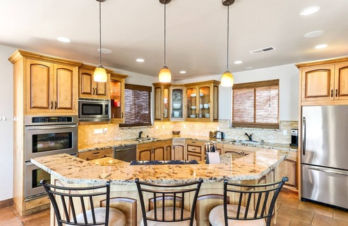 Browns Valley Casa | Elegant Custom Home at Collins Lake! Walk to Lake! Walk to Park! Great hiking!