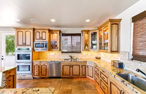 Browns Valley Casa | Elegant Custom Home at Collins Lake! Walk to Lake! Walk to Park! Great hiking!