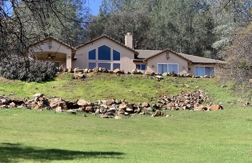 Browns Valley Casa | Elegant Custom Home at Collins Lake! Walk to Lake! Walk to Park! Great hiking!
