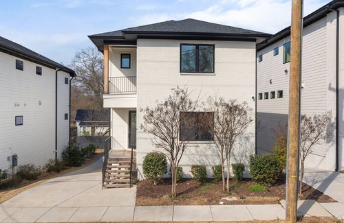 East Durham Casa | Custom Home Near Duke~Fast WiFi & Easy Check in